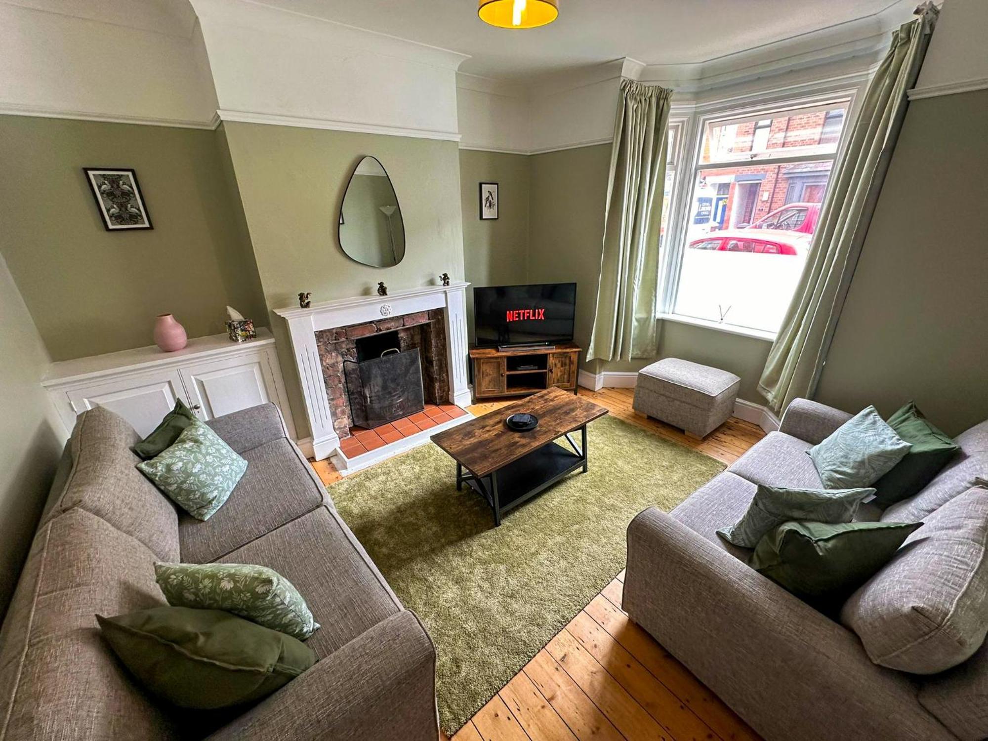 Cecil House - Stylish 2-Bed, Sleeps 5 Guests, Free Parking, Close To Cathedral, Bars & Restaurants Lincoln Bagian luar foto